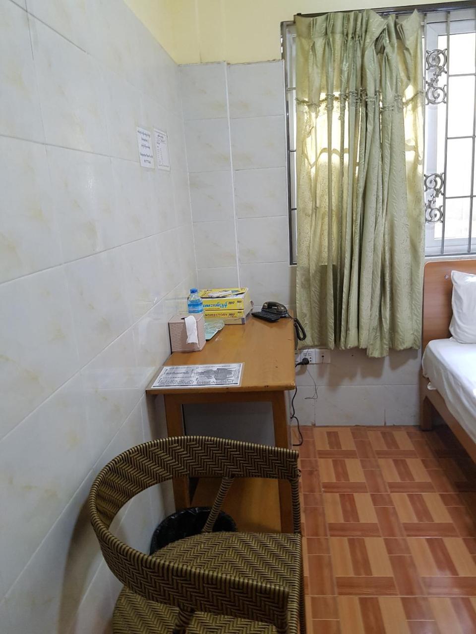 Shwe Eain Si Guest House - Burmese Only ミェイク エクステリア 写真